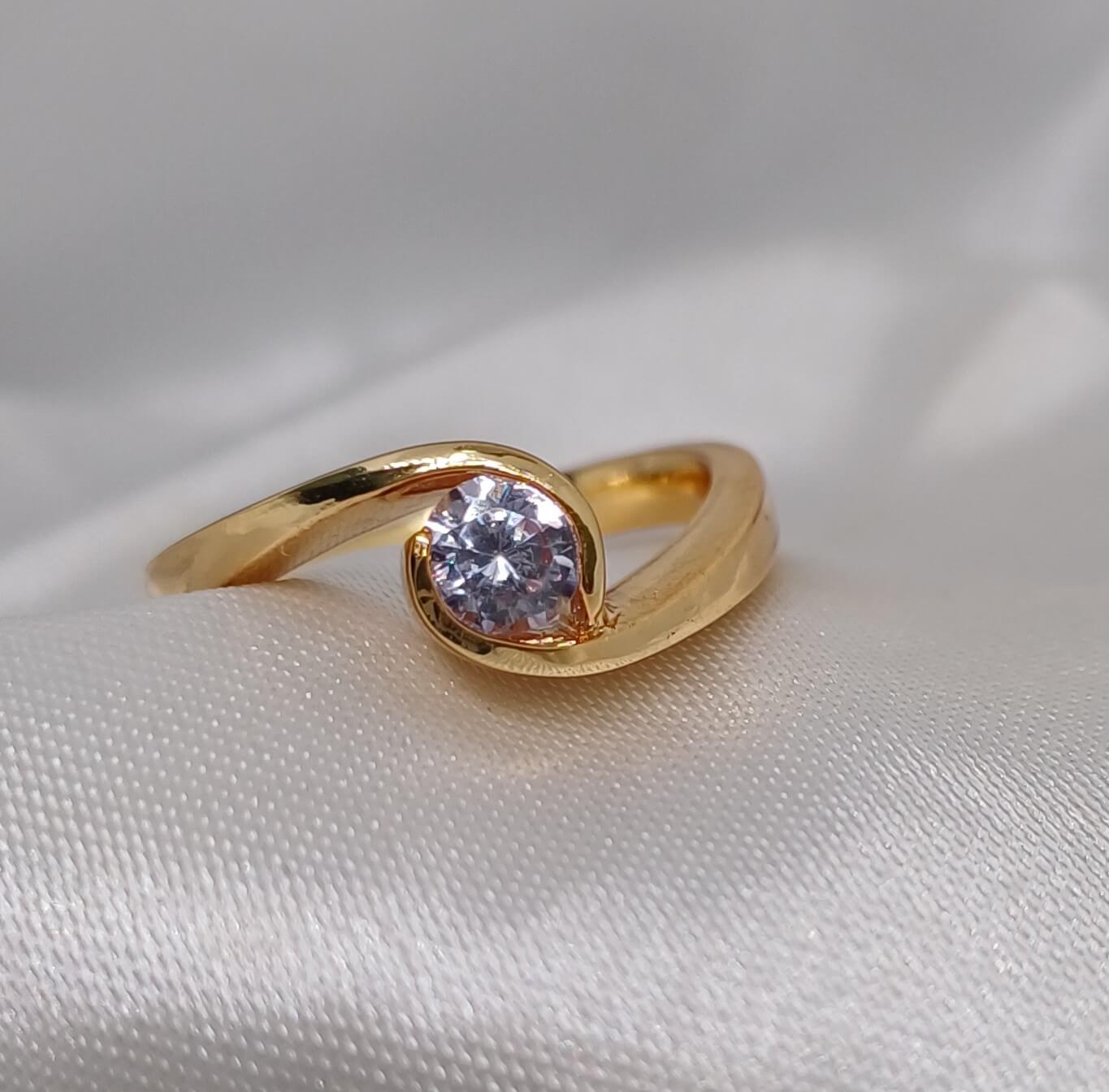Anillo 18K con piedra