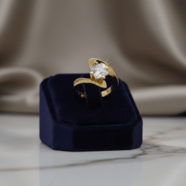 ANILLO CUCHILLA EN ORO CON DISEÑO GEOMETRICO