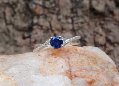 Anillo en Plata piedras preciosas