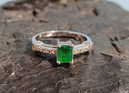 Anillo en Plata Esmeralda