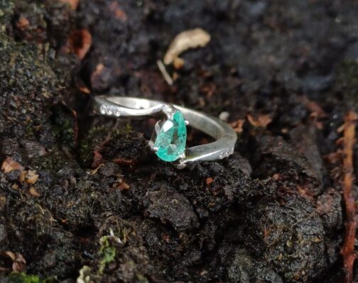 Anillo en Plata Piedra Esmeralda