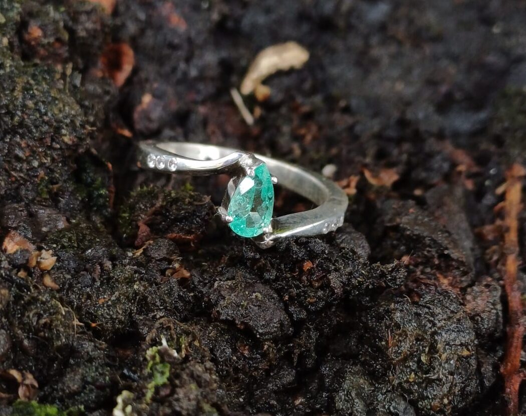 Anillo en Plata Piedra Esmeralda