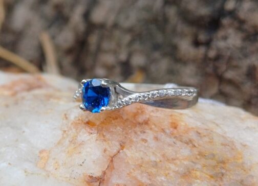 Anillo en Plata piedras preciosas