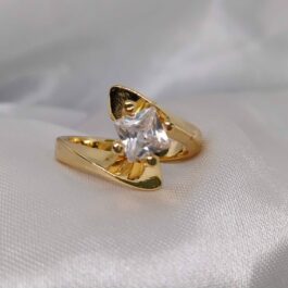 ANILLO CUCHILLA EN ORO CON DISEÑO GEOMETRICO
