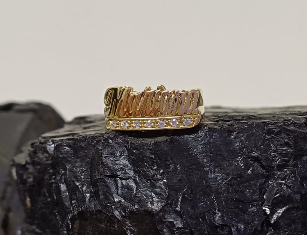 Anillo en Bronce con Baño de Oro Personalizado